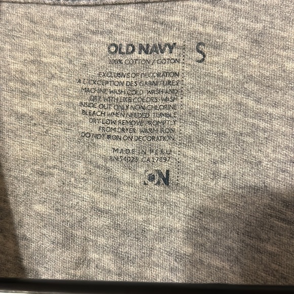 Old Navy - Juniors Peace on Earth Christmas t shirt - Picture 2 of 2